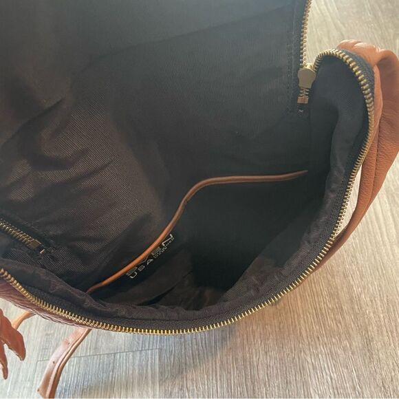 SVEN USA Style No. 536 Tan Pebbled Leather Double Zip Backpack - Picture 10 of 13